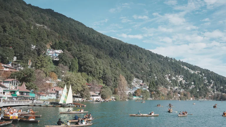 Buses to Nainital on Scapia